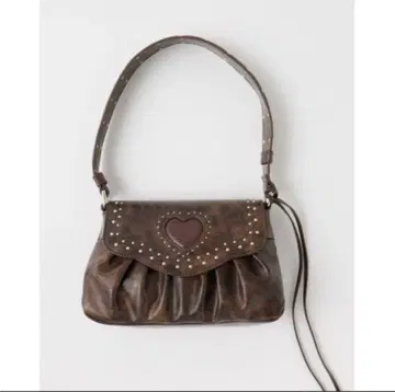 MOUSSY HEART GATHER STUDS 백 스터드 백