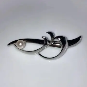 펄 장식 실버 브로치