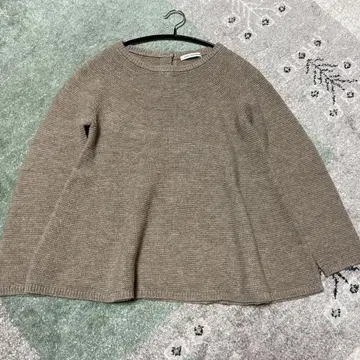 아두이트리스테스 피그먼트 니트