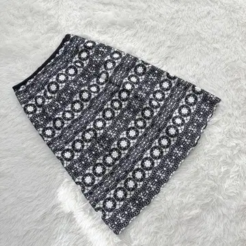 레리안 꽃 자수 스커트 화이트 s