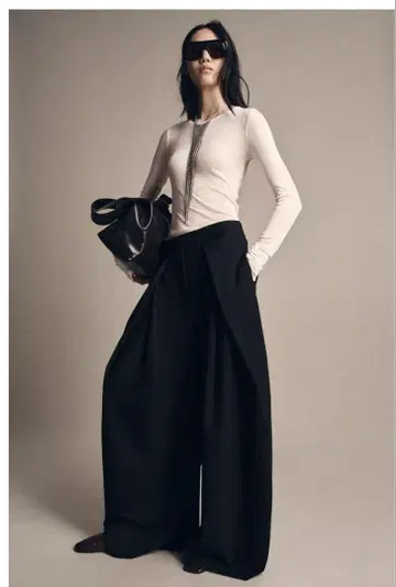 ZW COLLECTION 핀스트라이프 패턴 다트 팬츠
