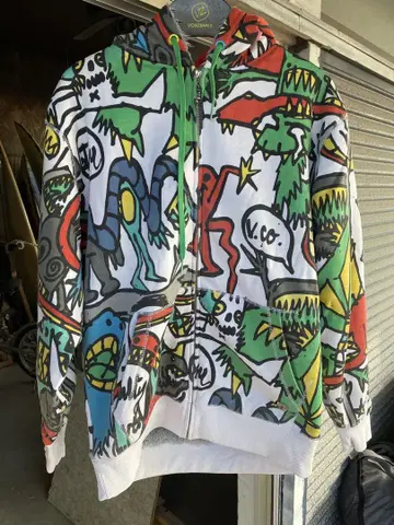 Volcom 컬러풀 그래픽 후드티