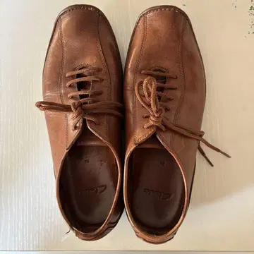 Clarks 브라운 레이스업 슈즈