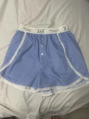 레이스 달린 라이트 블루 숏팬츠