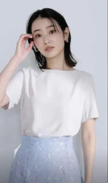 [ 미사용 새상품 ] 내추럴 뷰티 베이직 노치드 T 블라우스 M 사이즈