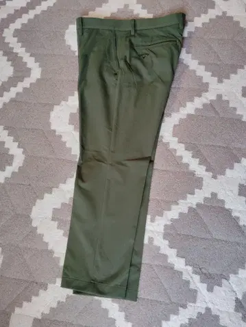 올리브 그린 슬림핏 팬츠 약 90cm 캘러웨이 새상품입니다
