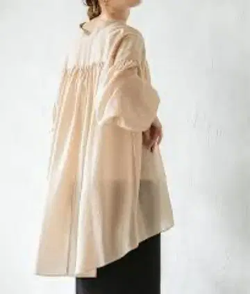 NOBLE 개더 볼륨 셔츠