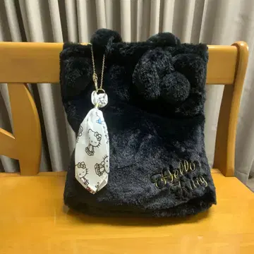 헬로키티 퍼 토트백 블랙