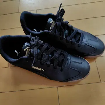 PUMA 블랙 스니커즈
