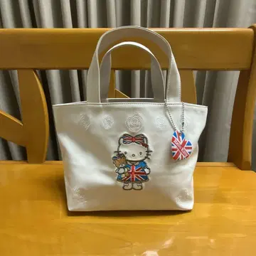 헬로키티 레트로 토트백 화이트