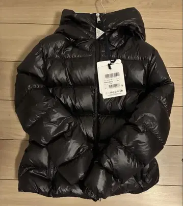 택 포함 MONCLER 블랙 다운 자켓 후드 부착