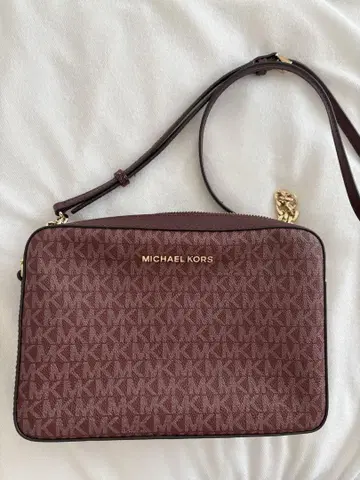 MICHAEL KORS 버건디 숄더백