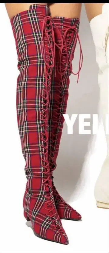 빨간색 체크 무늬 니하이 부츠 yello
