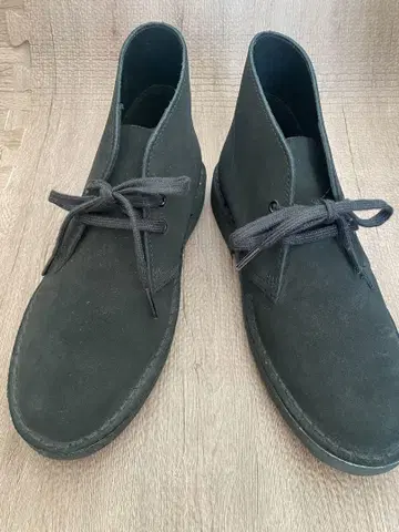 Clarks 블랙 스웨이드 처카 부츠