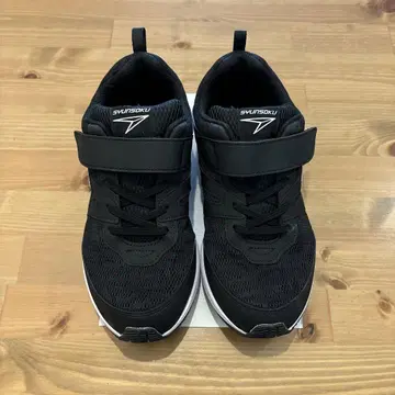 새상품 순족 스니커즈 25.0EEE