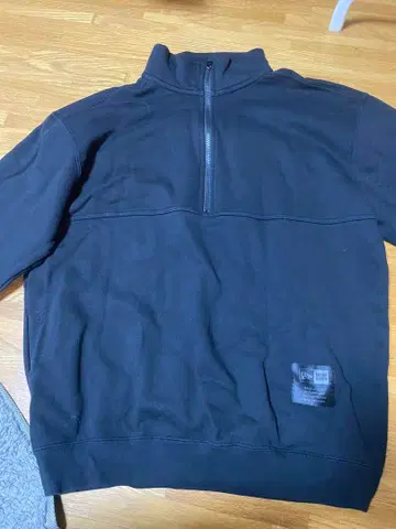 뉴에라 블랙 하프 지퍼 맨투맨 트레이닝복