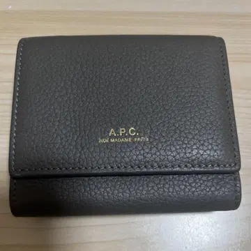 A.P.C. 3단 폴더형 지갑
