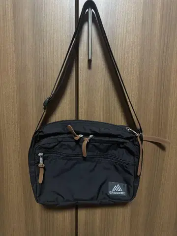 GREGORY 블랙 숄더백