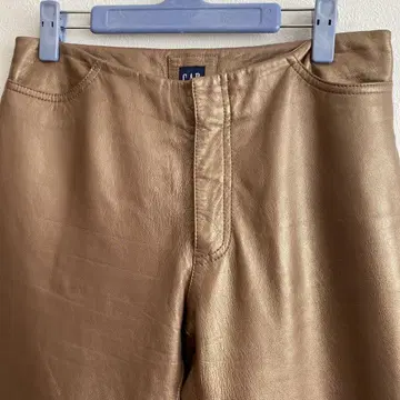 GAP 가죽 스트레이트 팬츠 베이지