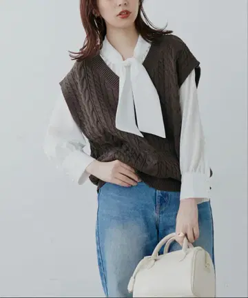 natural couture 다크 브라운 케이블 니트 V넥 베스트
