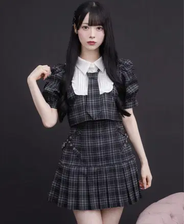 pium 넥타이 달린 스퀘어 프릴 상의 사이드 벨트 플리츠 미니 스커트