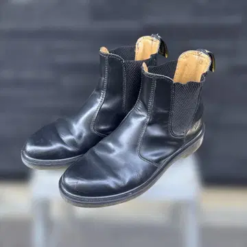 Dr. Martens 블랙 사이드 고어 부츠