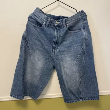 라이트 블루 데님 배기 숏팬츠
