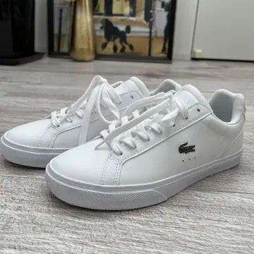 새상품급 한 번 착용 LACOSTE 스니커즈