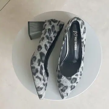 [ 새상품 ] 레오파드 무늬 펌프스 23.5cm