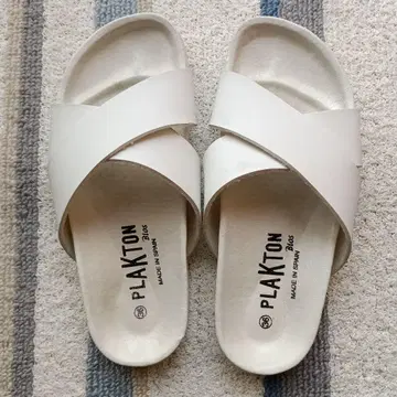[새상품급] PLAKTON 화이트 샌들
