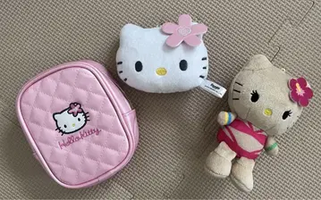 헬로키티 파우치와 봉제 인형 세트