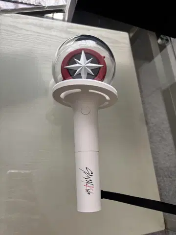 Stray Kids 공식 응원봉 버전 2