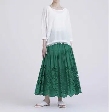 HOUSE OF LOTUS 시프리 자수 플레어 스커트
