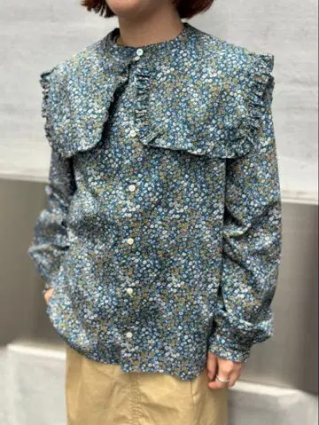 [ 새상품급 ] BEAMS BOY 리버티 데터치 프릴 칼라 셔츠 NAVY