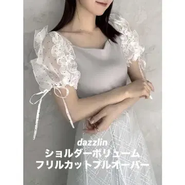 dazzlin 숄더 볼륨 프릴 컷 풀오버