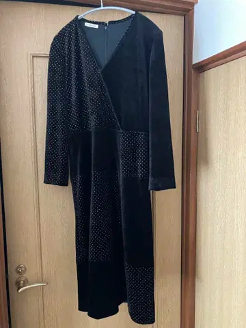 빈티지 블랙 벨벳 V넥 원피스