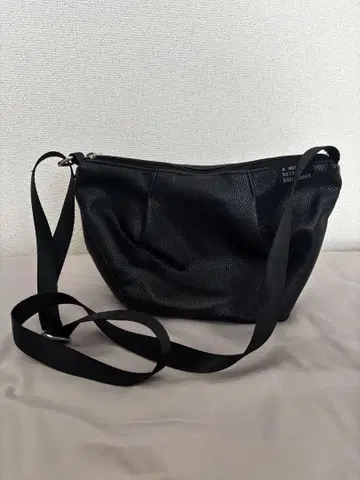 블랙 가죽 숄더백