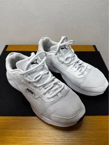 PUMA 화이트 스니커즈