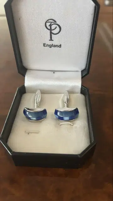 Elizabeth Parker 커프스