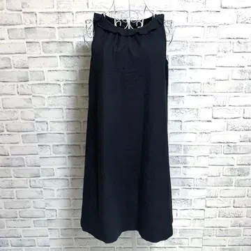 [ PAULE KA ] 폴카 슬리브리스 프릴 넥 무릎 기장 원피스