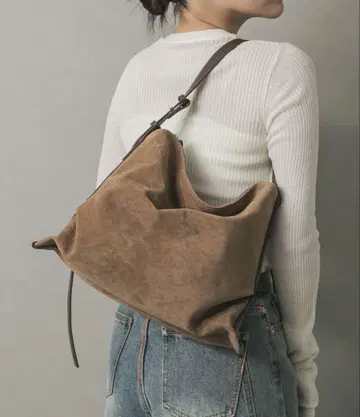 원숄더 스퀘어 백 2025 A/W