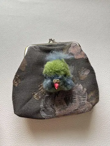 오동나무 천을 사용한 꽃무늬 코인 케이스