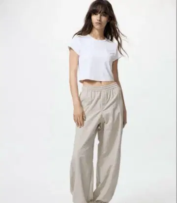 완판 미사용 새상품 M 사이즈 UNIQLO 기어 팬츠 베이지