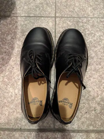 Dr. Martens 블랙 레이스업 슈즈 EU 42