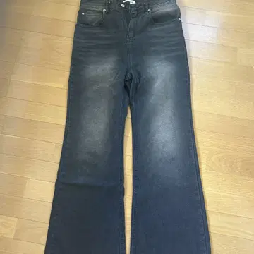 GARMENTS 다크 그레이 플레어 데님 팬츠