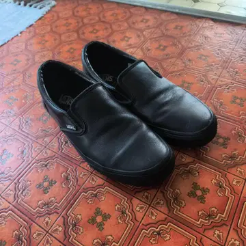VANS 블랙 슬립온 스니커즈