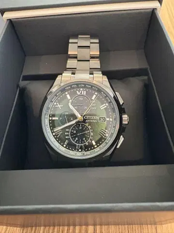 시티즌 아테사 라이트 인 블랙 그린 에디션