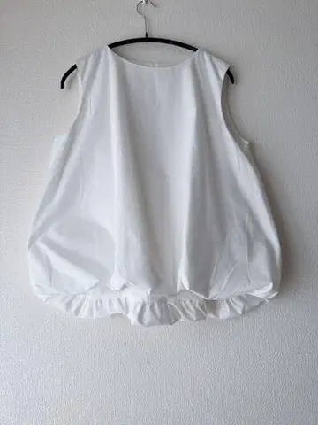 가격 인하 2025S 미사용 새상품 LUCA 민소매 블라우스 화이트