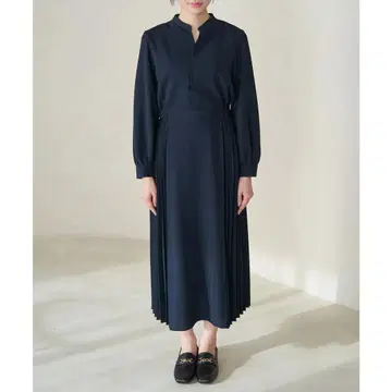 로페피크닉 사이드 플리츠 키넥 원피스 네이비