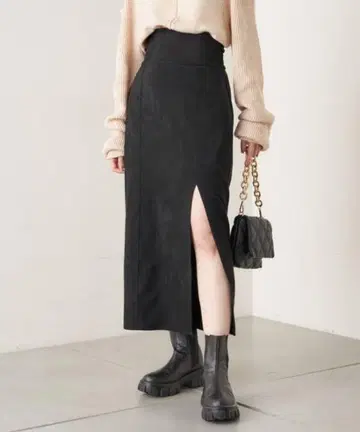 Chico 치코 슬릿 스웨이드 롱 스커트 블랙